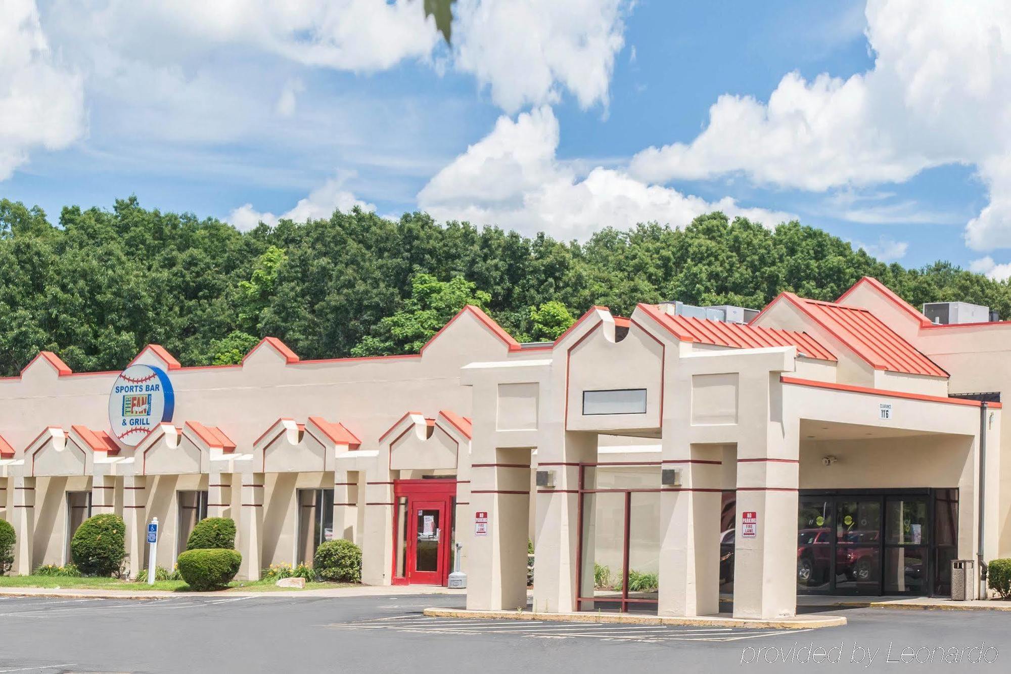 Quality Inn Windsor Locks Exterior photo