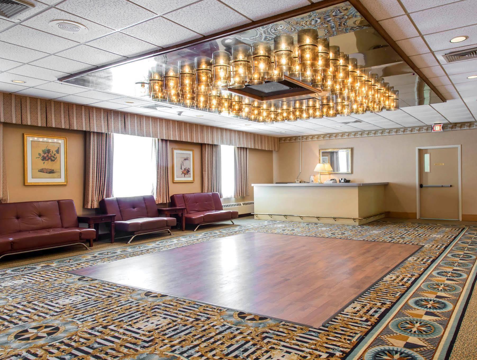 Quality Inn Windsor Locks Exterior photo